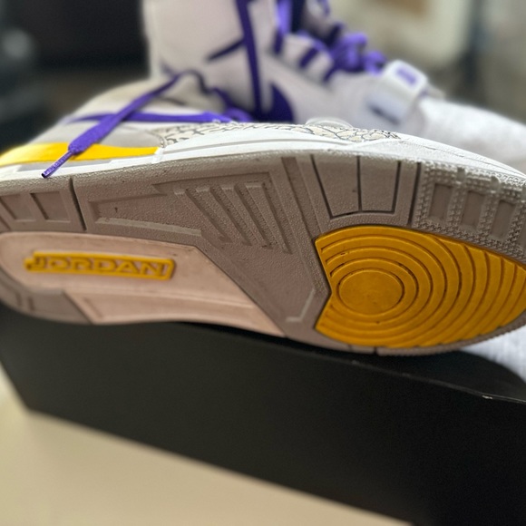 Nike Air Jordan Legacy 312 White/Field Purple-Amarillo - Picture 5 of 9